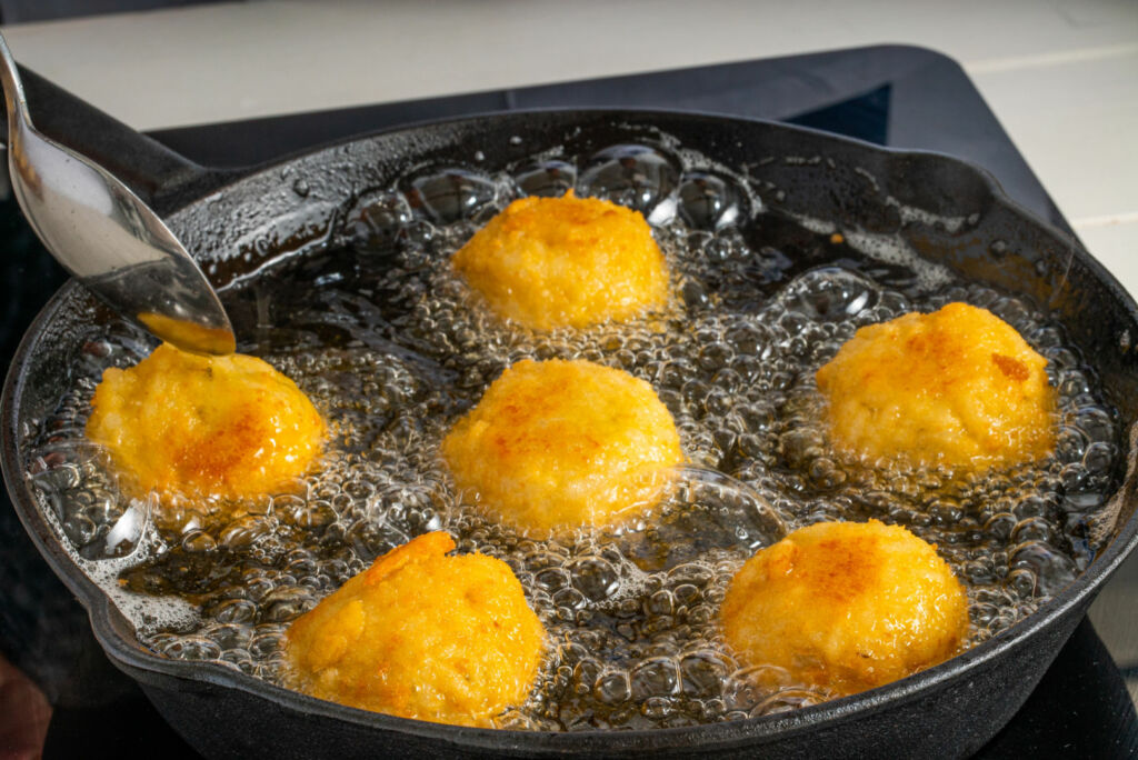 arancini de mozzarella e pesto