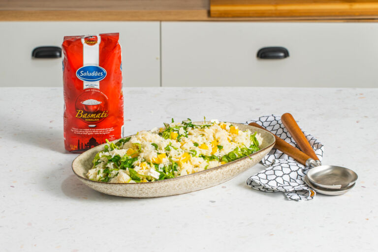 Foto de Salada de arroz com laranja, agriões e queijo feta