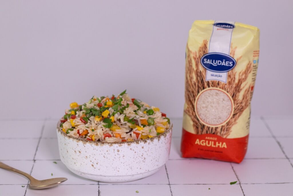 Bom apetite. Desfrute do arroz à grega.