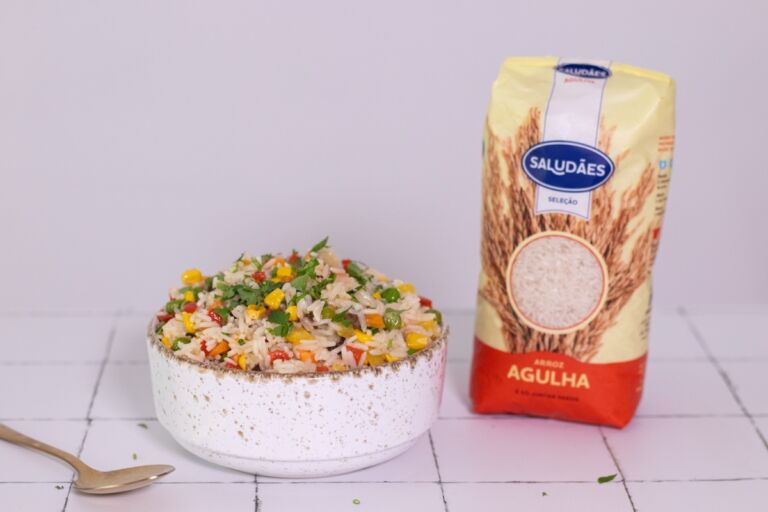 Foto de Receita de arroz à grega tradicional: colorido e saboroso