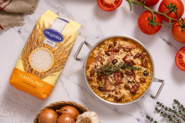 Foto de Arroz de feijão manteiga com bacon e coentros
