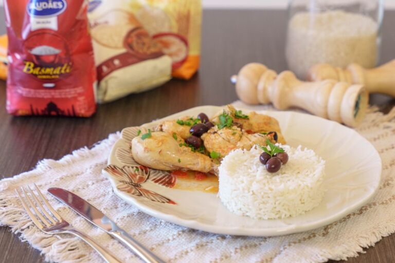 Foto de Frango estufado com arroz: receita tradicional e deliciosa