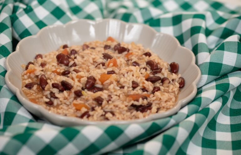 Foto de Delicioso Feijão e Arroz: A Receita Tradicional que Conquista Paladares